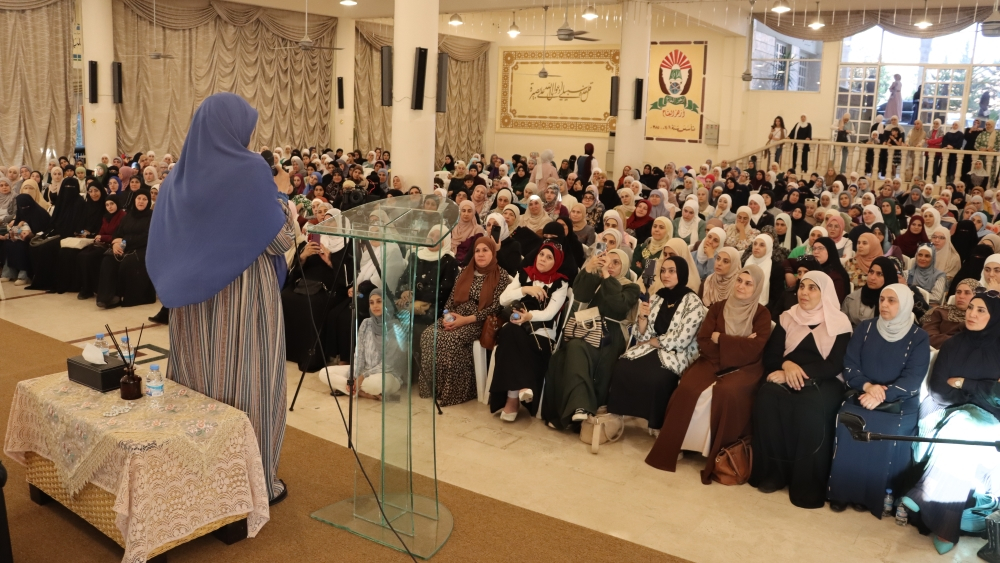  الداعية هالة سمير محاضرةً في أزهر البقاع